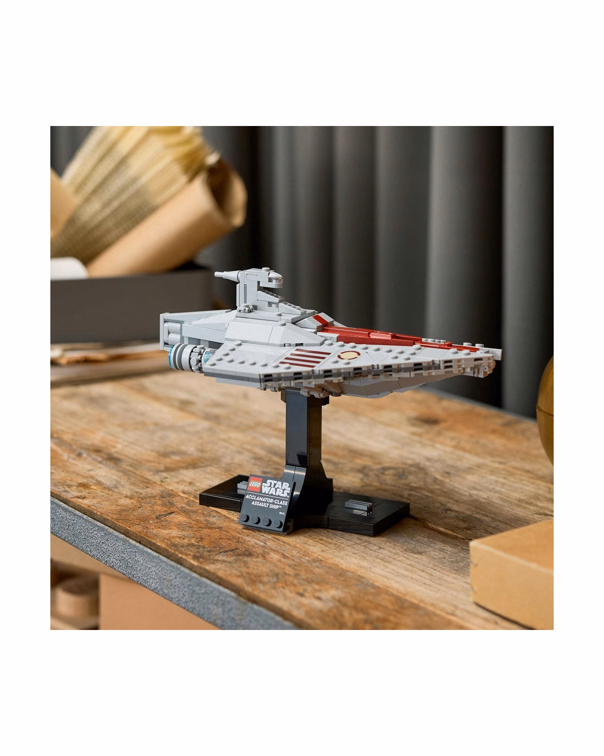 LEGO® Star Wars Acclamator-Class Assault Ship Model Set 75404 - 7