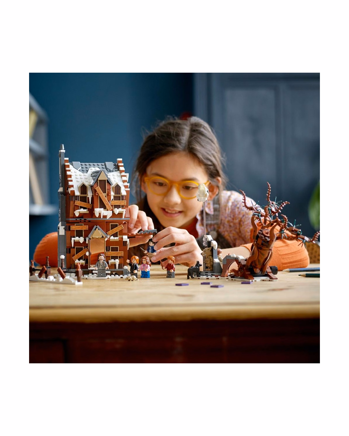 LEGO® 76407 Harry Potter Shrieking Shack & Whomping Willow Set - 6